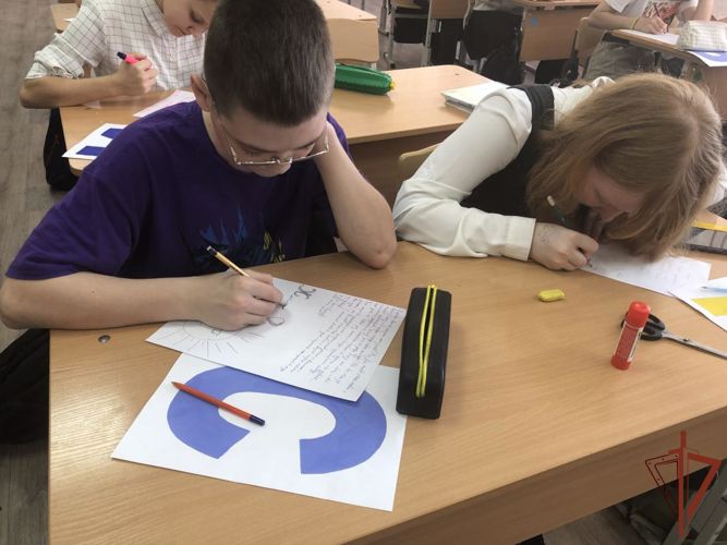 Письма и подарки росгвардейцам-участникам спецоперации на Украине направили уральские школьники и студенты (видео)
