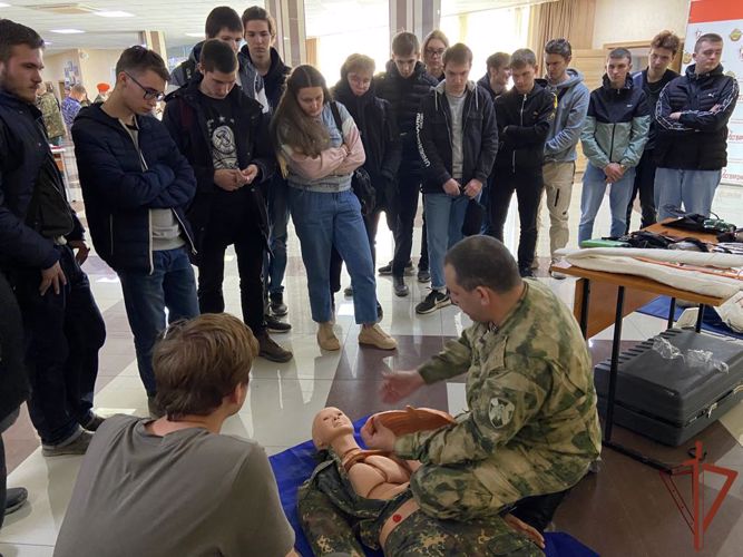 Один день в отряде спецназа Росгвардии провели воспитанники патриотических клубов Новосибирска