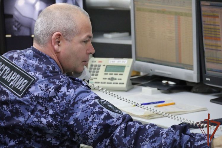 В Центральном районе  сотрудники Росгвардии задержали мужчину, который в кафе произвел три выстрела из травматического пистолета