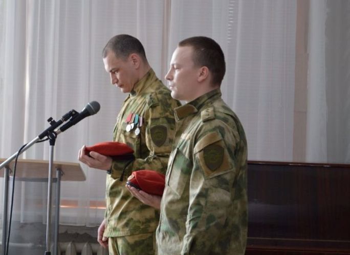 Память бойца войск правопорядка, павшего весной 2000 года, почтили на Среднем Урале (видео)