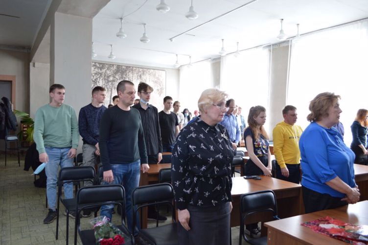 Память бойца войск правопорядка, павшего весной 2000 года, почтили на Среднем Урале (видео)