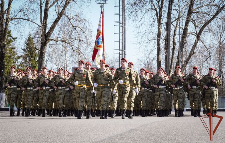 Росгвардейцы представили парадную форму петербургским журналистам (видео)