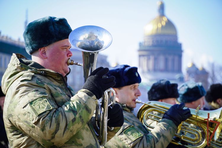 Росгвардейцы приступили к подготовке к параду Победы в Санкт-Петербурге