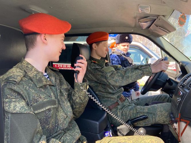 Один день в отряде спецназа Росгвардии провели воспитанники патриотических клубов Новосибирска