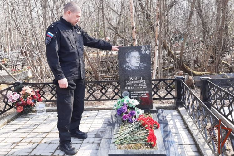 В Архангельской области почтили память сотрудника ОМОН, погибшего 20 лет назад в Чечне 