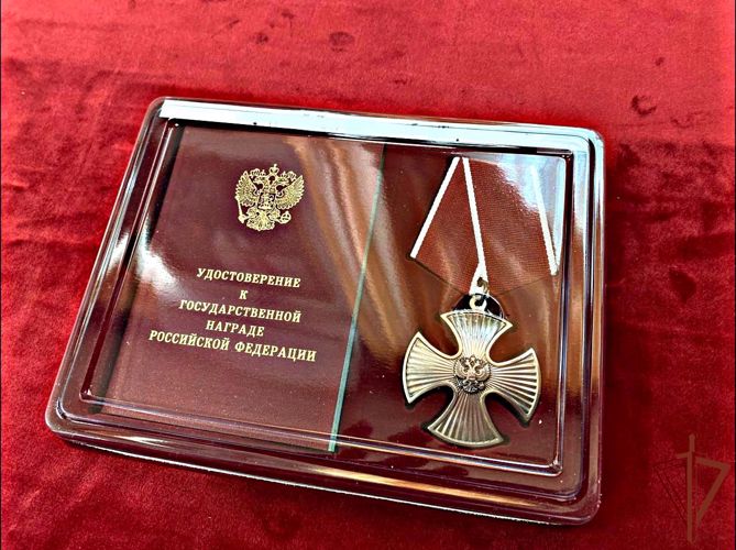 В Грозном семьям погибших при исполнении воинского долга росгвардейцев передали государственные награды