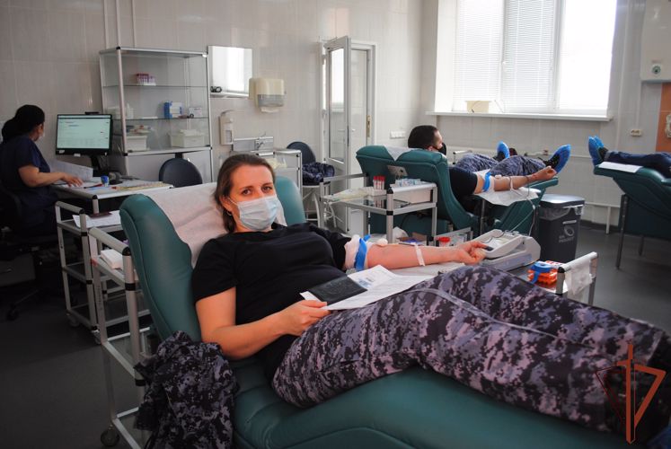 Сотрудники Росгвардии сдали кровь для пациентов петербургских больниц