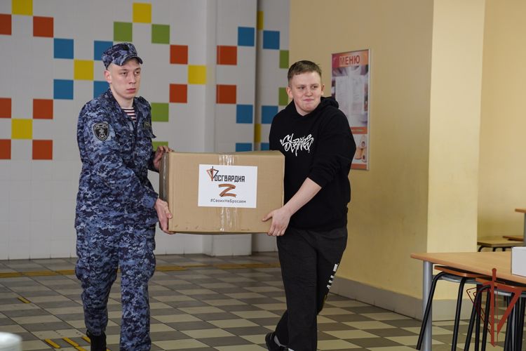Гуманитарную помощь детям Донбасса передали сотрудники Росгвардии из Москвы (видео)