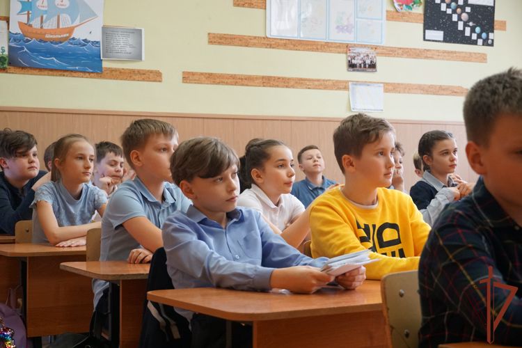 Ученики подшефных Росгвардии школ Воронежа присоединились к акции «Письмо солдату» 