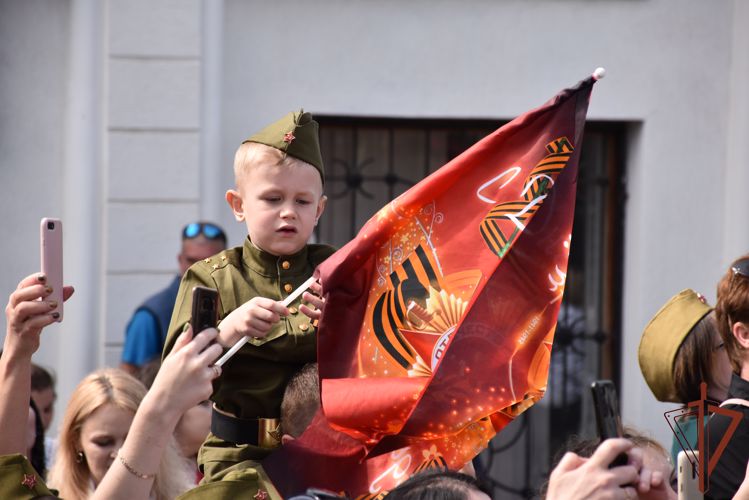  Росгвардия в Адыгее встретила ретро-поезд «Победа» и присоединилась к всероссийской акции «Георгиевская ленточка»