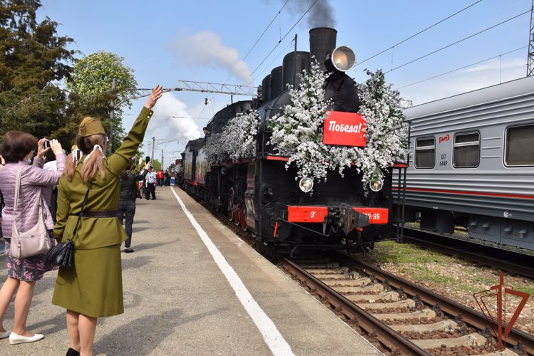  Росгвардия в Адыгее встретила ретро-поезд «Победа» и присоединилась к всероссийской акции «Георгиевская ленточка»