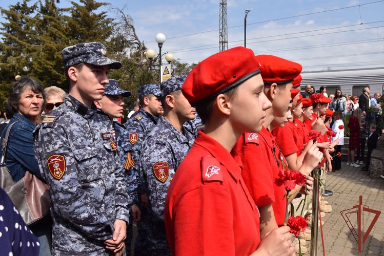  Росгвардия в Адыгее встретила ретро-поезд «Победа» и присоединилась к всероссийской акции «Георгиевская ленточка»