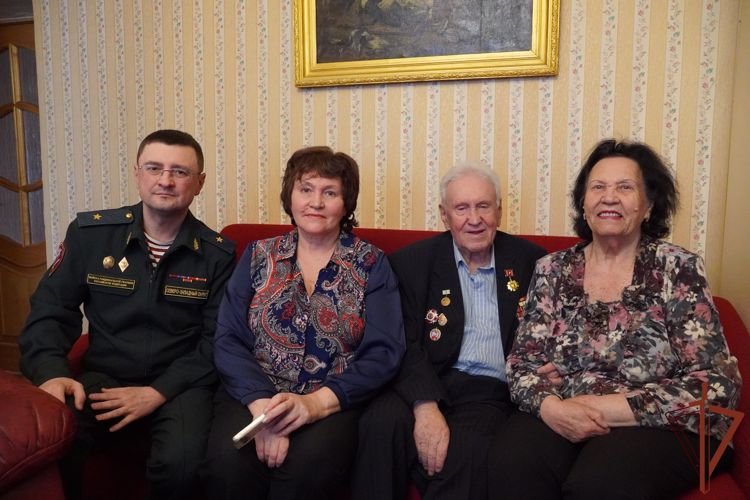 Росгвардейцы в  Санкт-Петербурге поздравили ветерана службы с 91-летием 