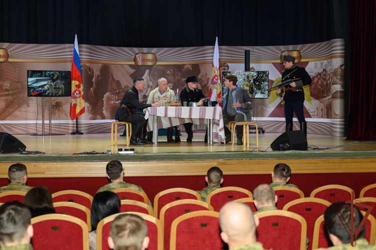 В рамках информационно-пропагандистского и культурно-просветительского проекта Росгвардии «Zа Правду до Победы!» в ОДОН им. Ф.Э. Дзержинского проведена литературно-музыкальная программа, рассказавшая её зрителям-офицерам Росгвардии, об истории и причинах возникновения национализма на Украине.