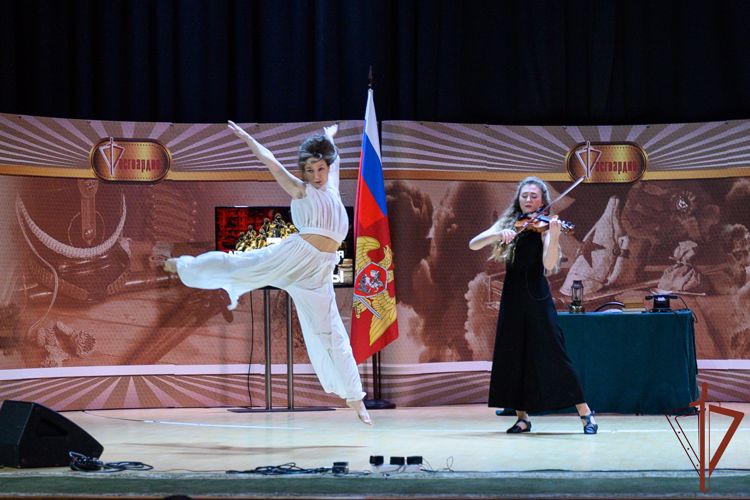 В рамках информационно-пропагандистского и культурно-просветительского проекта Росгвардии «Zа Правду до Победы!» в ОДОН им. Ф.Э. Дзержинского проведена литературно-музыкальная программа, рассказавшая её зрителям-офицерам Росгвардии, об истории и причинах возникновения национализма на Украине.