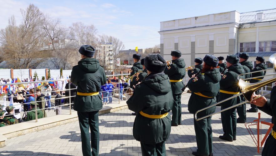 Росгвардия приняла участие в акции к 8-летию провозглашения ДНР в Саратове