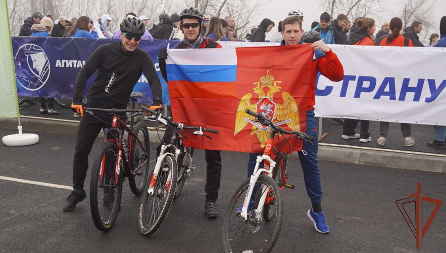 Росгвардия присоединилась к велопробегу по случаю Дня космонавтики в Саратовской области