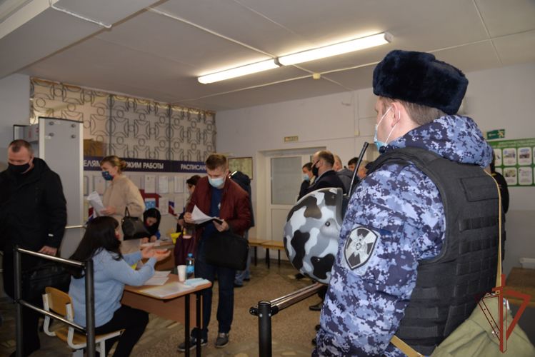 Военнослужащие и сотрудники Уральского округа Росгвардии приняли участие  во  всероссийском учении МЧС