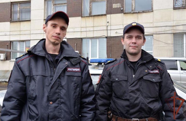 Росгвардейцы помогли потушить крупный пожар на Урале (видео)