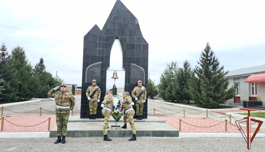  Военнослужащие урус-мартановского полка Росгвардии почтили память погибших товарищей