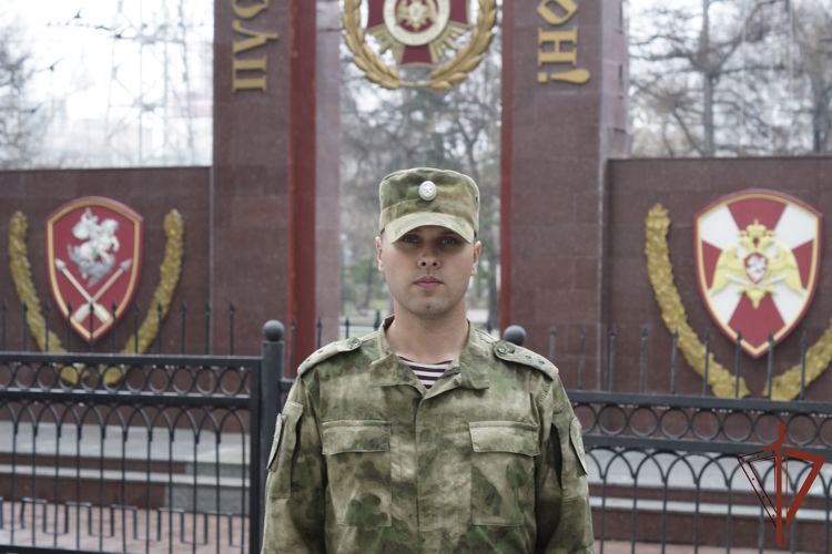 Военнослужащий Управления Сибирского округа Росгвардии задержал агрессивного уличного дебошира