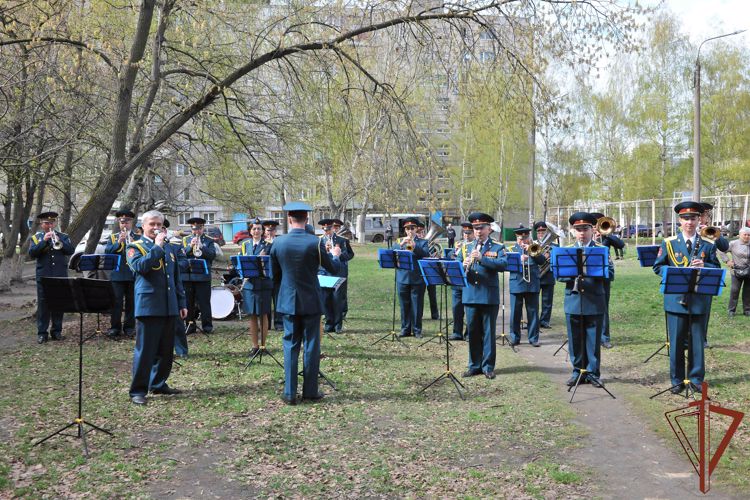 Военный оркестр Приволжского округа Росгвардии присоединился к акции «Фронтовая бригада»