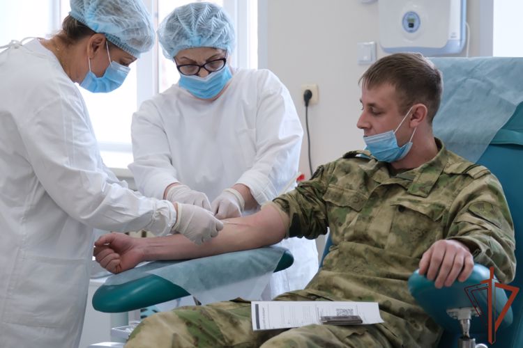 Около 80 росгвардейцев сдали донорскую кровь для хабаровских клиник