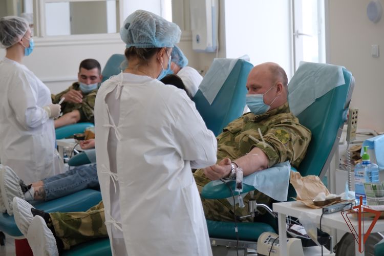Около 80 росгвардейцев сдали донорскую кровь для хабаровских клиник