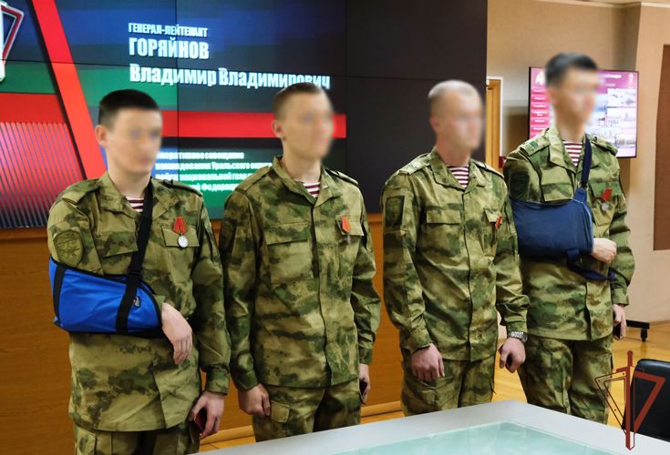 В Уральском округе Росгвардии вручили госнаграды участникам специальной военной операции 