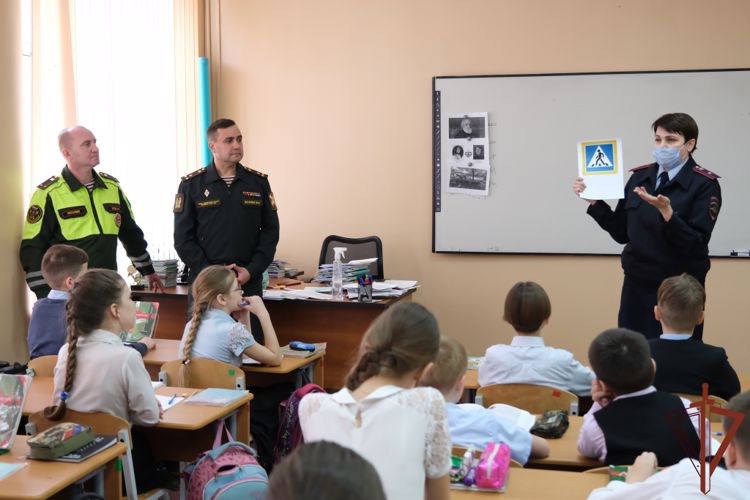 В Восточном округе Росгвардии прошли мероприятия, посвященные месячнику безопасности дорожного движения