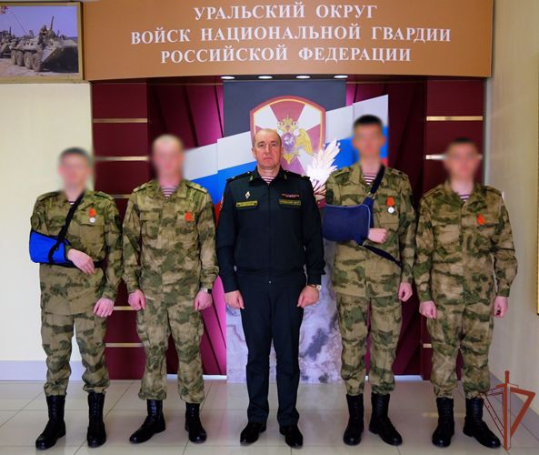 В Уральском округе Росгвардии вручили госнаграды участникам специальной военной операции 