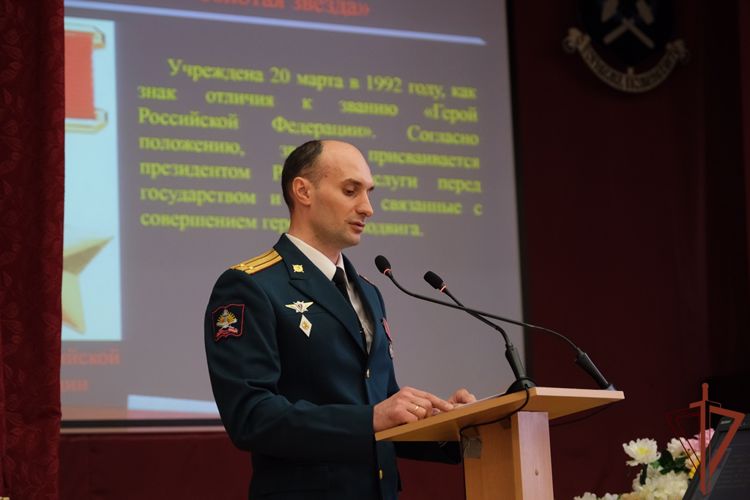 Герой России ветеран Росгвардии Серик Султангабиев встретился со студентами Уральского государственного горного университета