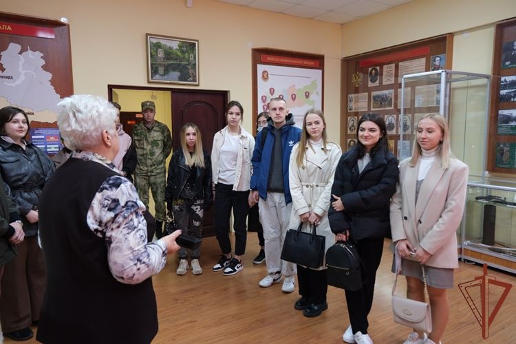 Росгвардия проводит цикл патриотических мероприятий ко Дню Победы для уральских студентов и школьников  
