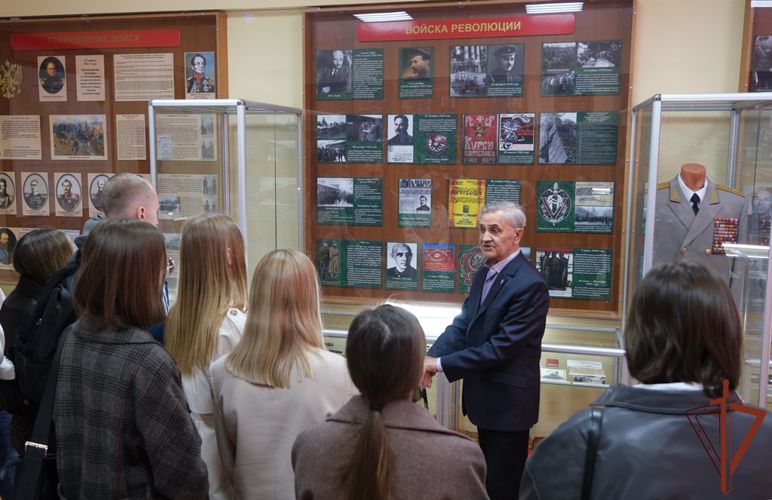 Росгвардия проводит цикл патриотических мероприятий ко Дню Победы для уральских студентов и школьников  