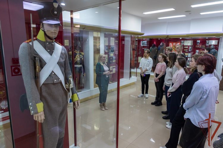 Юнкоры школы журналистики имени Владимира Мезенцева побывали в гостях у Росгвардии