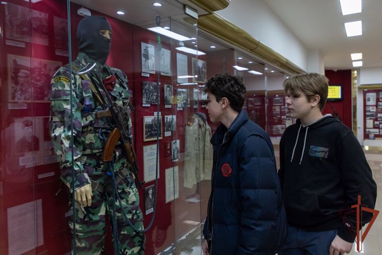 Юнкоры школы журналистики имени Владимира Мезенцева побывали в гостях у Росгвардии