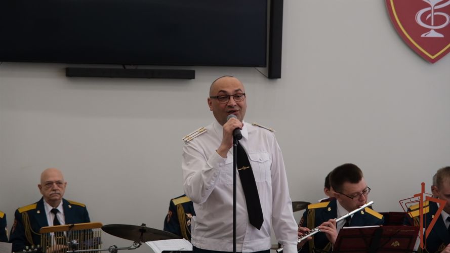 Оркестр штаба  Уральского округа выступил с концертом для пациентов 5-го военного клинического госпиталя Росгвардии (видео)