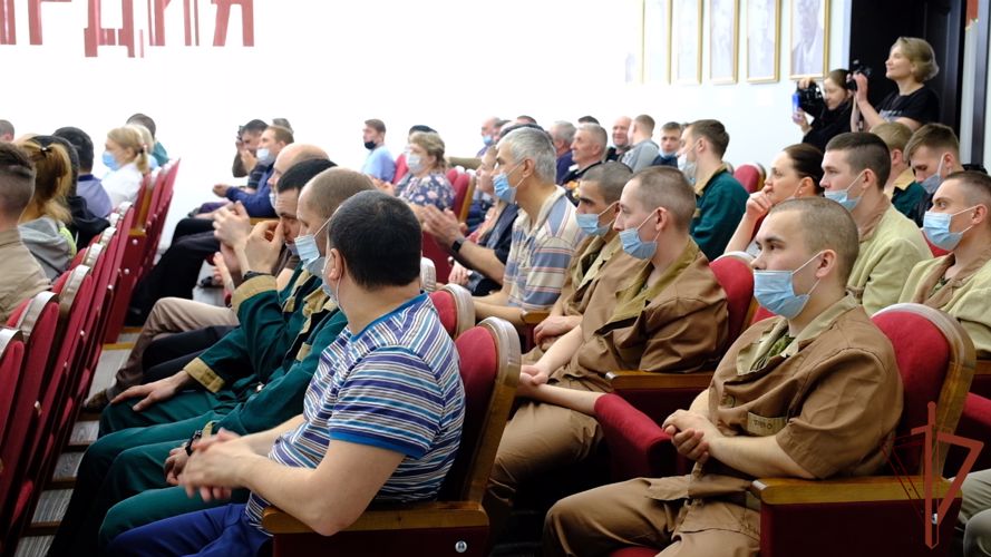 Оркестр штаба  Уральского округа выступил с концертом для пациентов 5-го военного клинического госпиталя Росгвардии (видео)