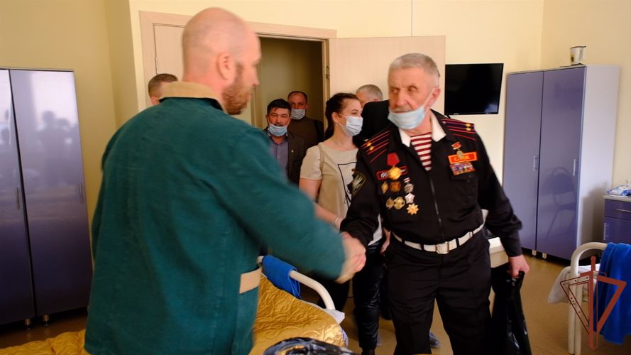 Оркестр штаба  Уральского округа выступил с концертом для пациентов 5-го военного клинического госпиталя Росгвардии (видео)