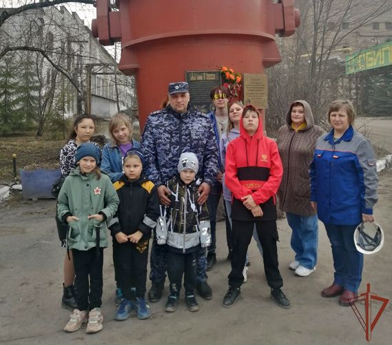 Росгвардия проводит цикл патриотических мероприятий ко Дню Победы для уральских студентов и школьников  
