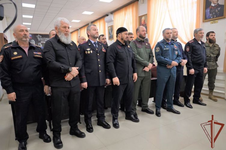 В Грозном семьям погибших при исполнении воинского долга росгвардейцев передали государственные награды