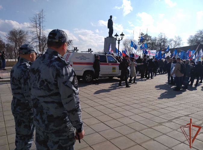 Росгвардия обеспечила безопасность граждан на митинге-концерте в Оренбурге 