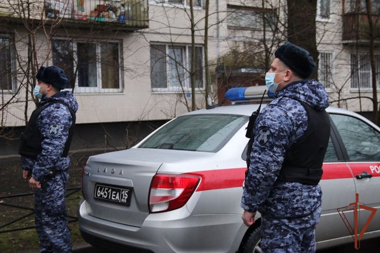 В Петербурге росгвардейцы задержали мужчину за угрозы убийством