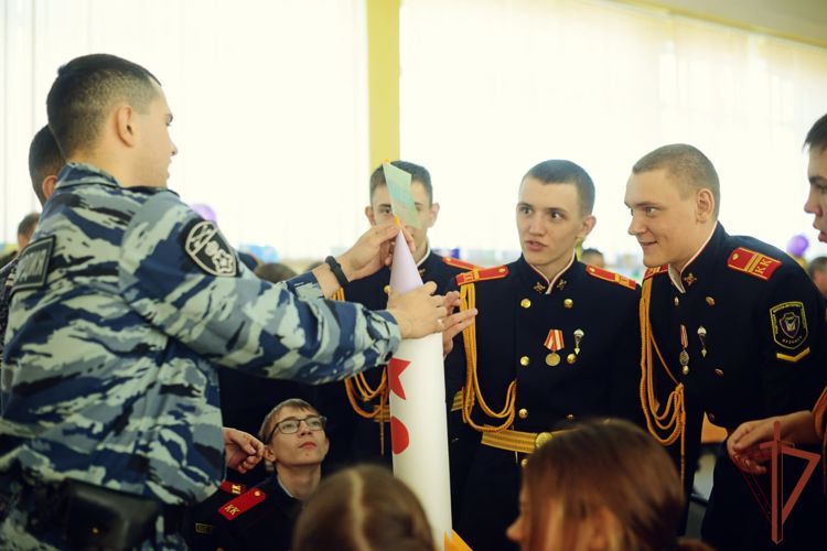 В Сибири росгвардейцы принимают участие в мероприятиях ко Дню космонавтики
