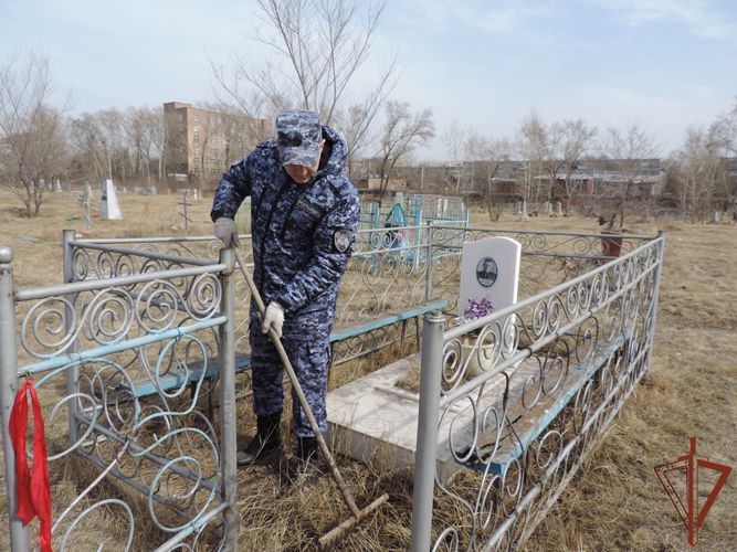 Росгвардейцы в Хакасии привели в порядок места захоронения участников Великой Отечественной войны