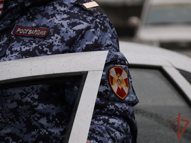 Росгвардейцы оказали содействие в эвакуации посетителей торгового центра при пожаре