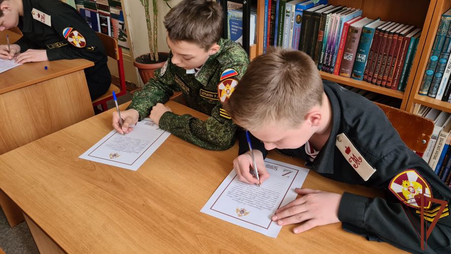 Всероссийскую акцию «Письмо солдату» поддержали подшефные Росгвардии воронежские кадеты 