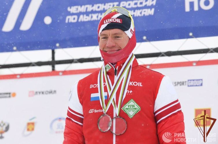 Командующий Уральским округом Росгвардии поздравил лыжника Александра Большунова с достойными выступлениями
