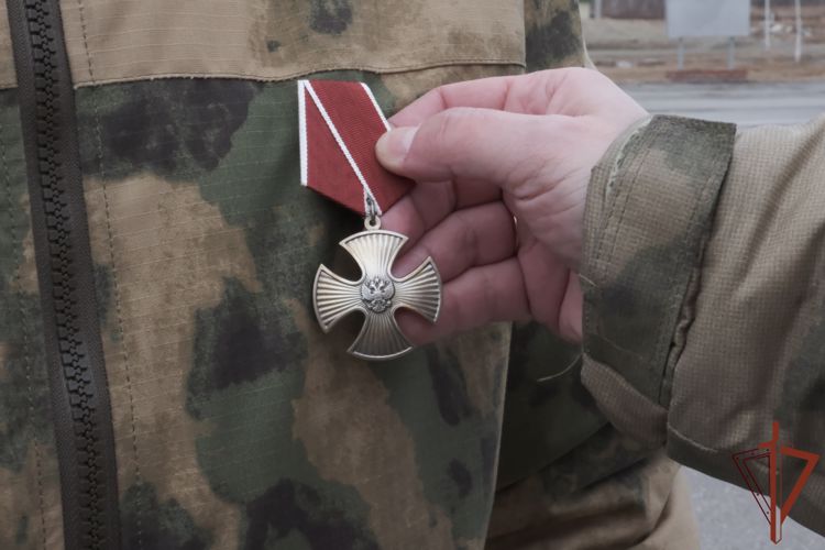 Командующий Восточным округом вручил госнаграды участвовавшим в специальной военной операции росгвардейцам