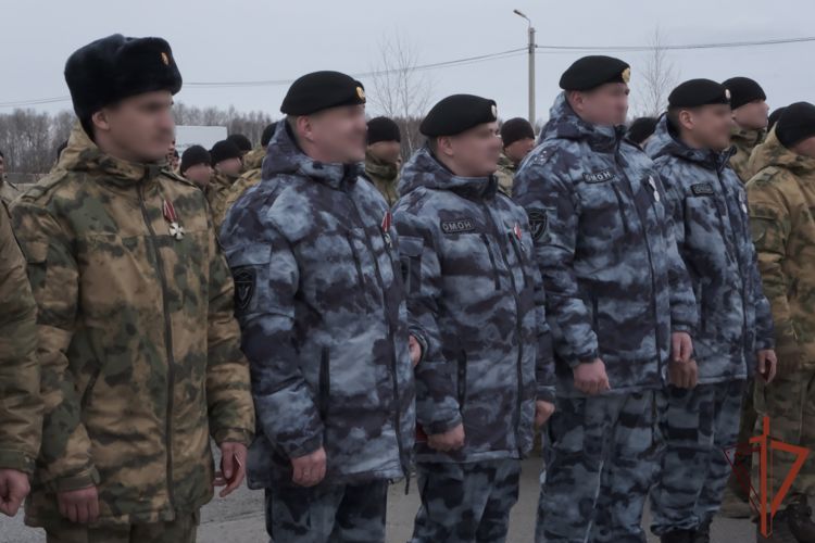 Командующий Восточным округом вручил госнаграды участвовавшим в специальной военной операции росгвардейцам